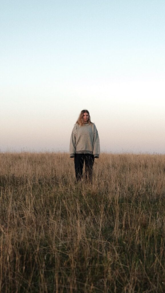 Issue 7 – UP NEXT, singer-songwriter Samira